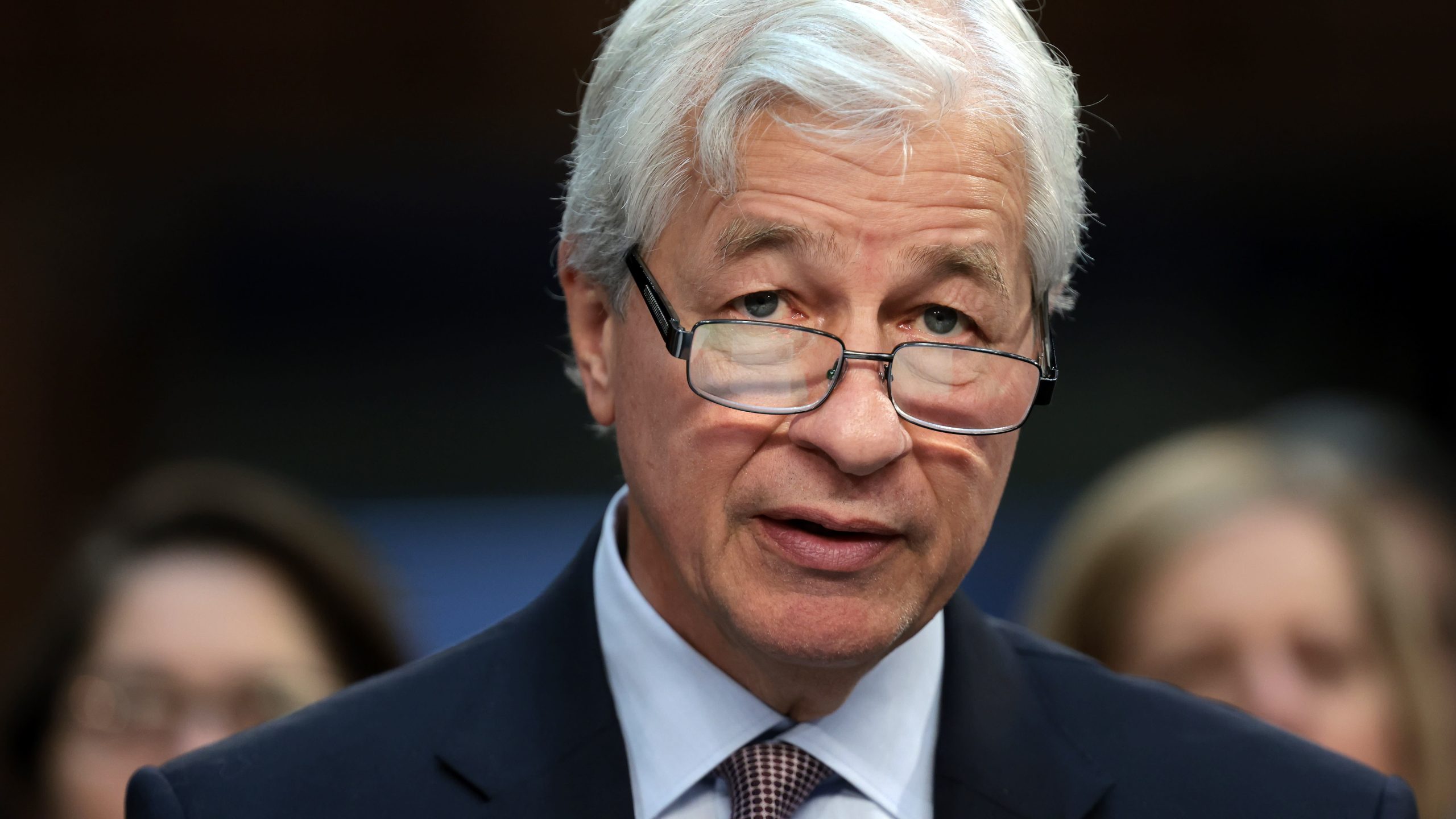 Central Banker Independence Under Fire: Dimon Foresees Inflationary Risks from Political Interference
