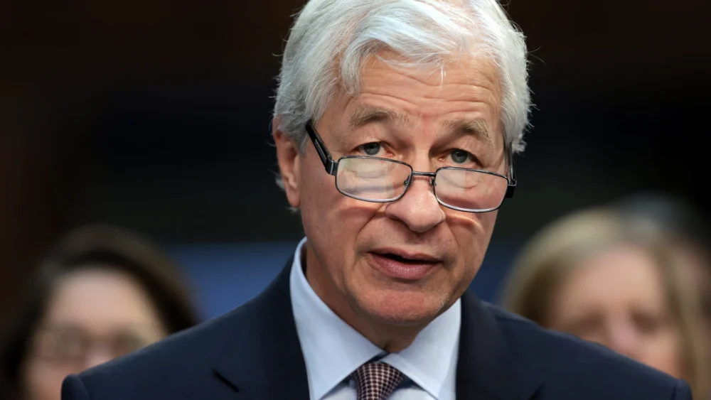 Central Banker Independence Under Fire: Dimon Foresees Inflationary Risks from Political Interference