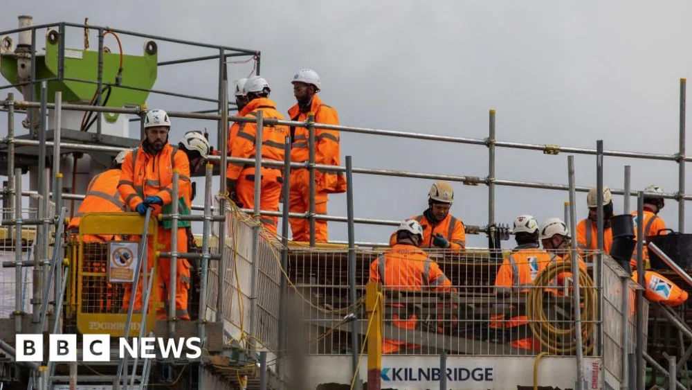 United Kingdom’s Economic Momentum Falters as 2025 Concludes with Marginal Growth