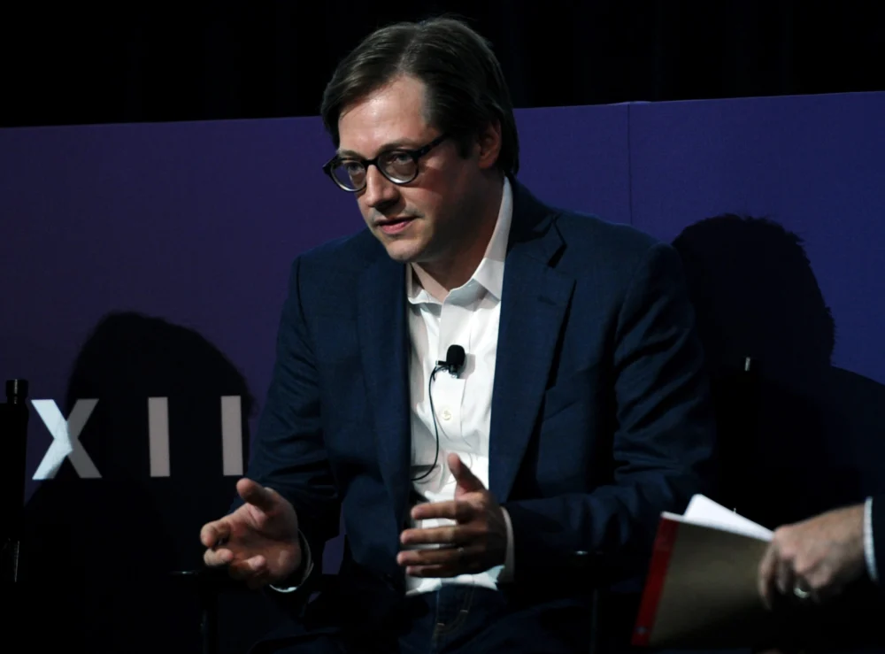 Washington Post Navigates Leadership Transition Amidst Significant Industry Upheaval