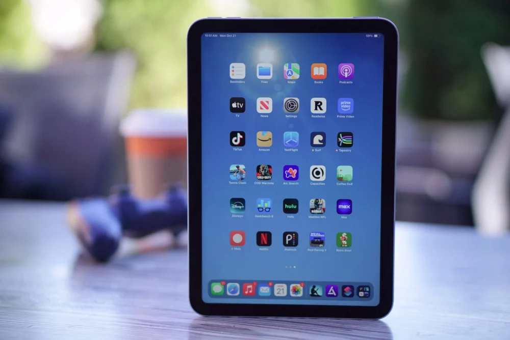 Apple’s Highly Anticipated Foldable iPhone to Feature iPad-Inspired Multitasking, Foregoing Face ID for Enhanced Display Real Estate