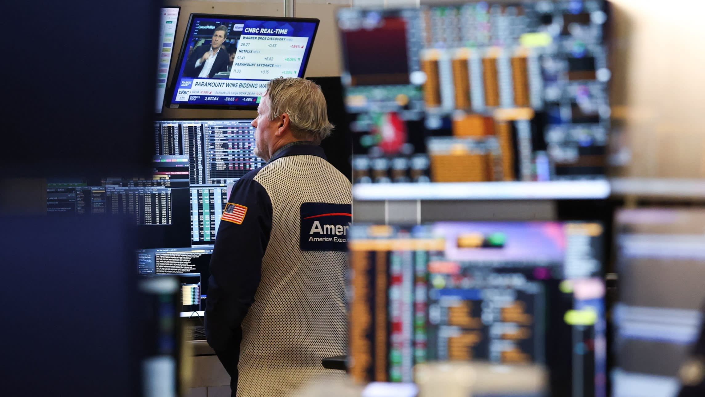 Geopolitical Tremors Drive Capital Towards the Resilient Pillars of American Technology