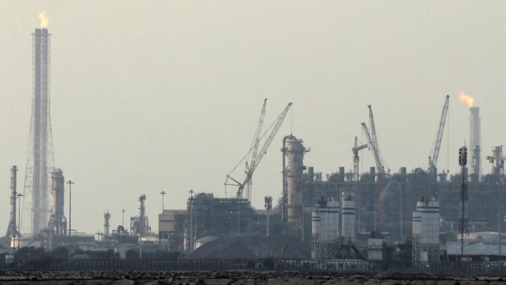 Geopolitical Tremors Spark Global Market Sell-Off as Conflict Fears Intensify