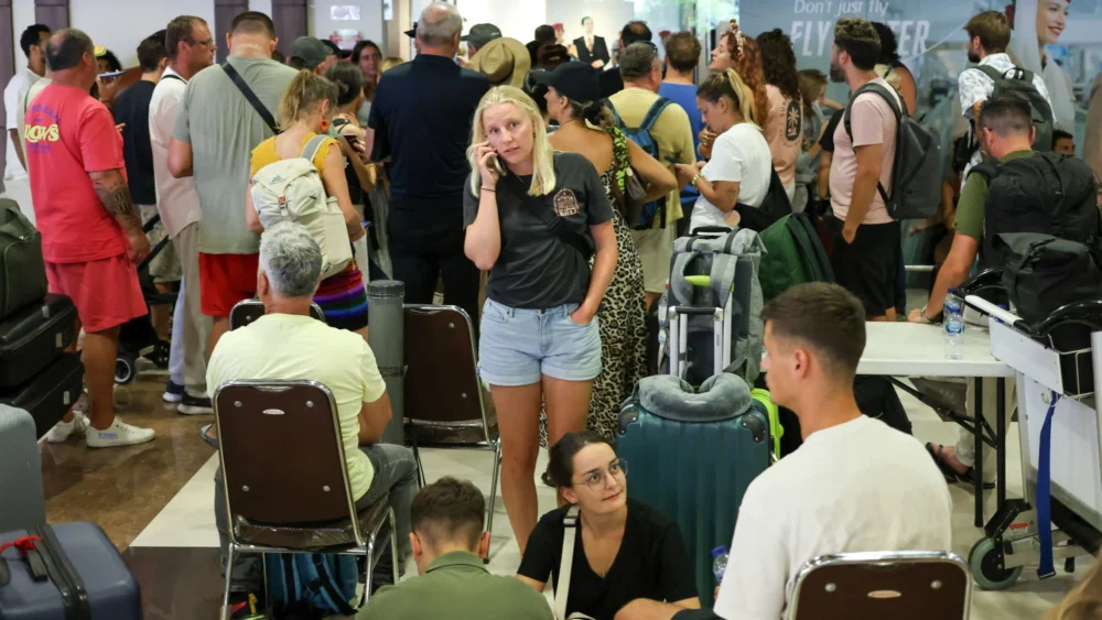 Global Airspace Grinds to a Halt Amidst Escalating Middle Eastern Tensions