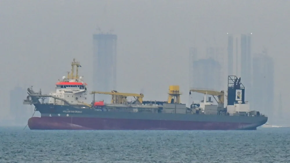 Gulf Insurance Premiums Skyrocket Twelvefold Despite Diplomatic Assurances