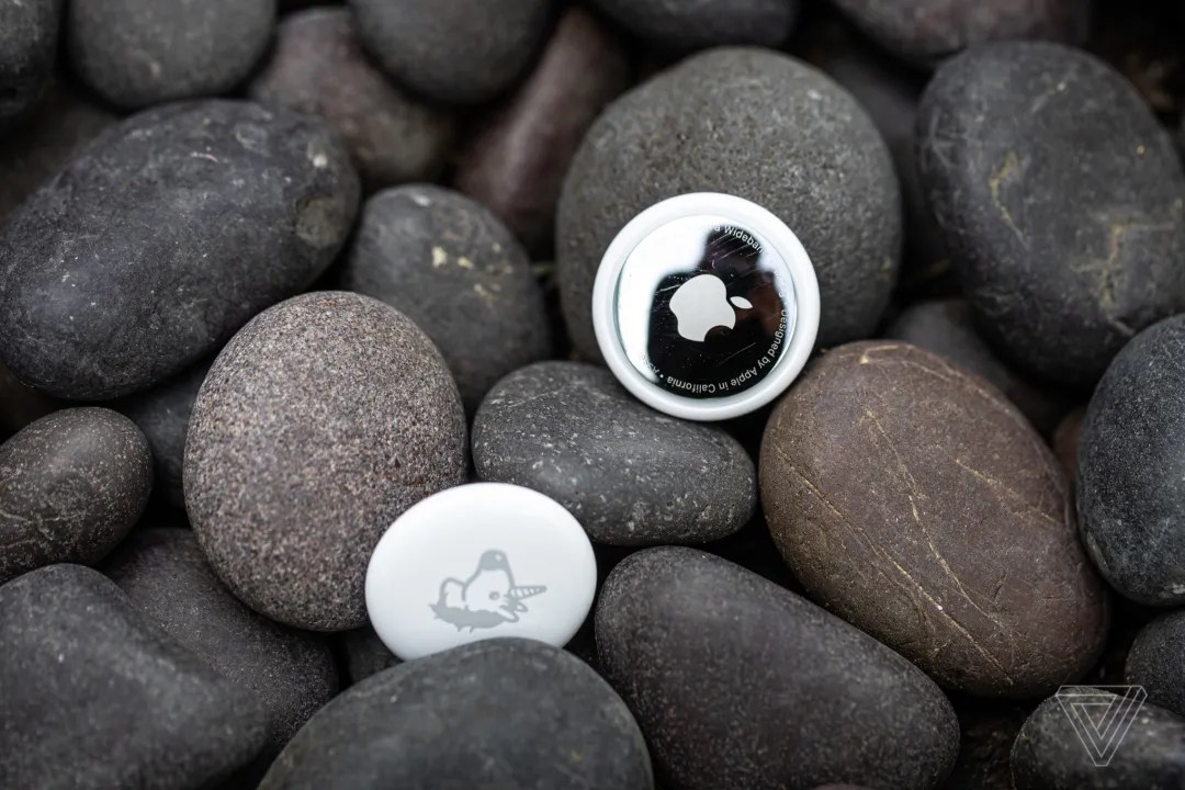 Unprecedented Price Drop on Apple’s Pioneering Item Tracker Signals Strategic Market Move