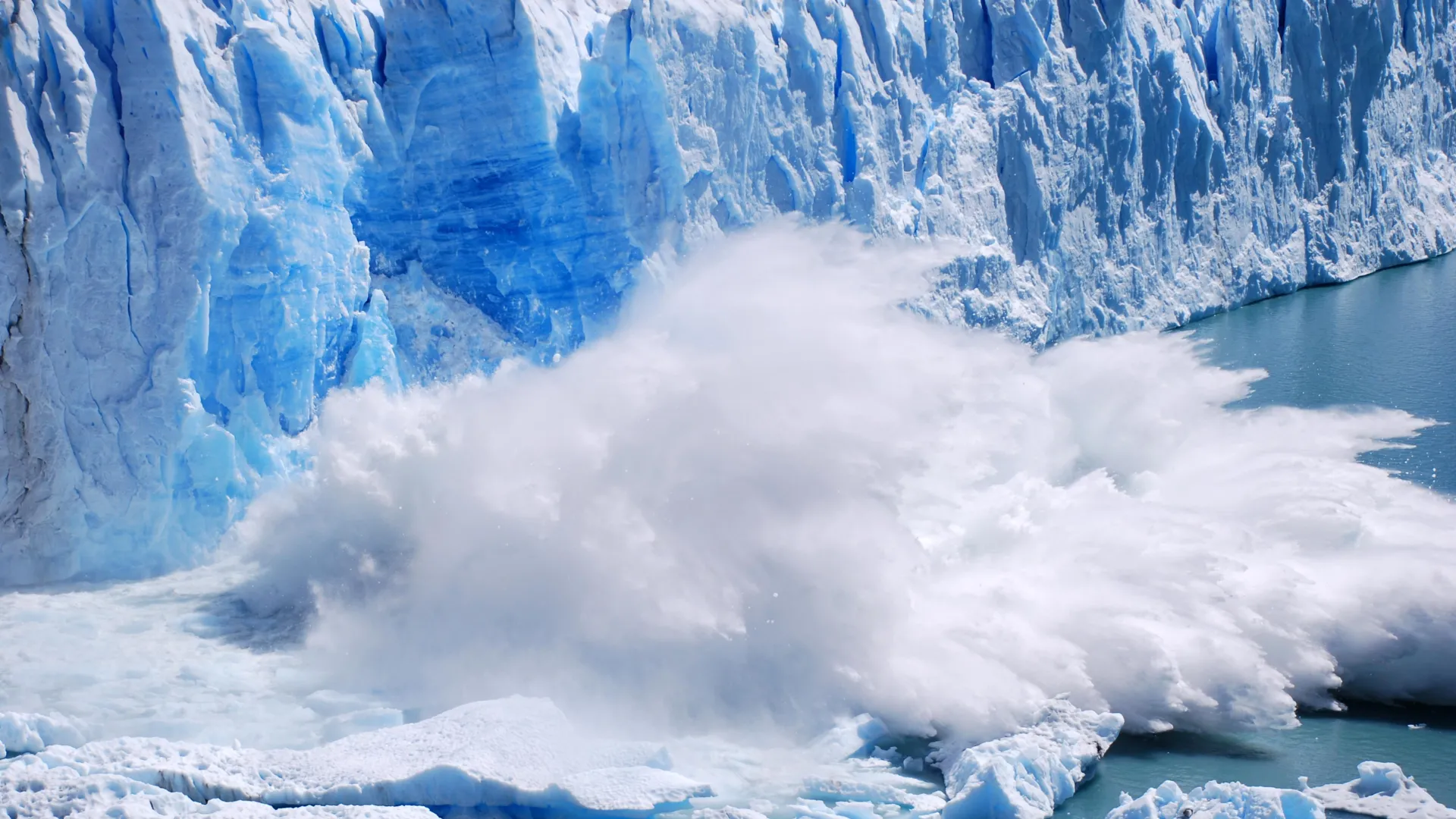 Dynamic Ice Streams: Scientists Uncover Mounting Peril from Over 3,100 Surging Glaciers