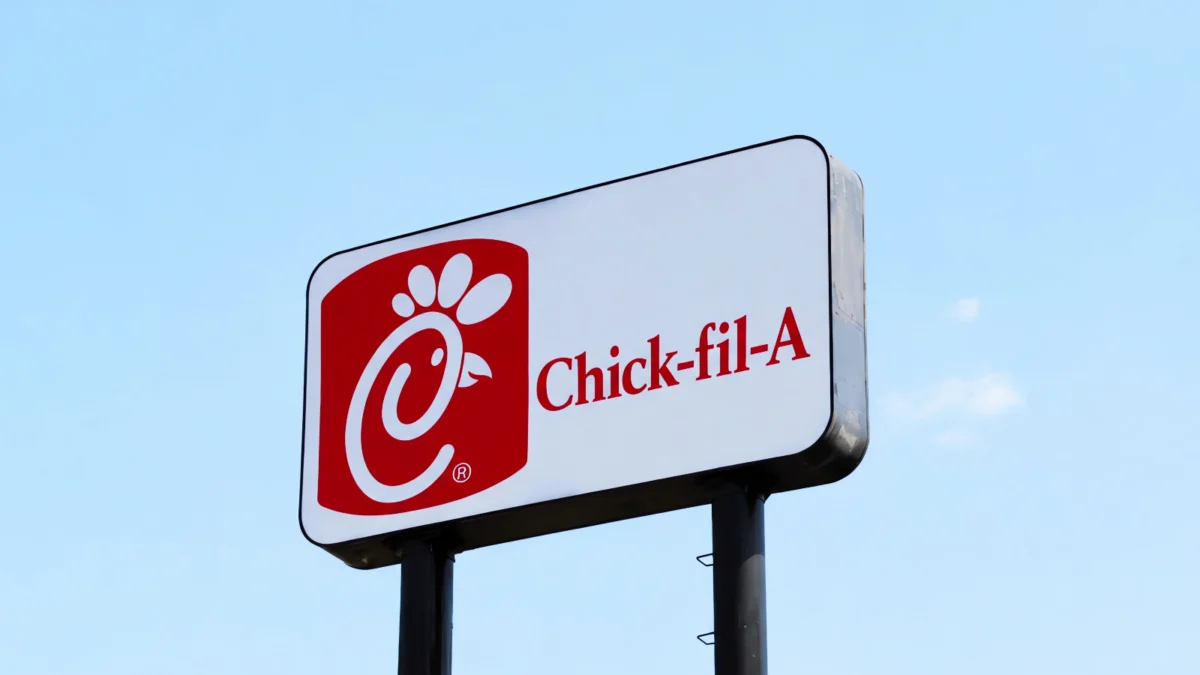 Digital Security Lapse Prompts Chick-fil-A to Alert Patrons Following Sophisticated Credential Exploits
