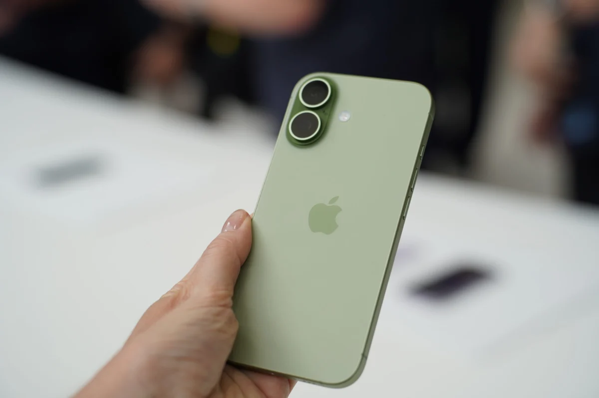 Resilient Tech Giant Defies Component Scarcity with Robust Sales Growth