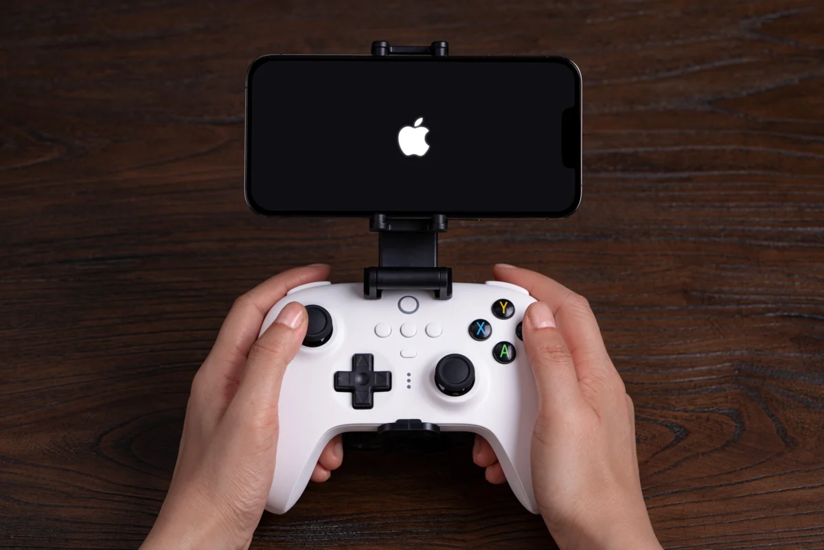 Apple Enters Gaming Arena: In-House iPhone Controllers Under Development