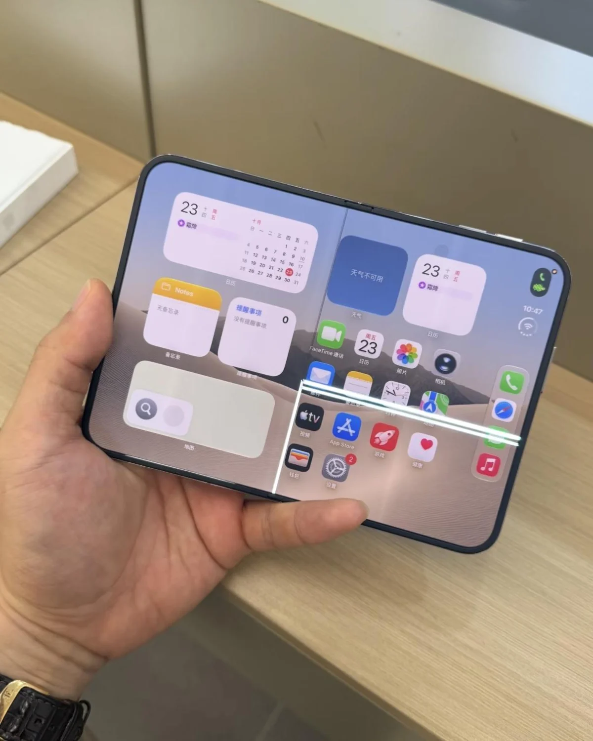 Unraveling the iPhone Duo’s Hinge Enigma: A Deep Dive into the Crackgate Phenomenon